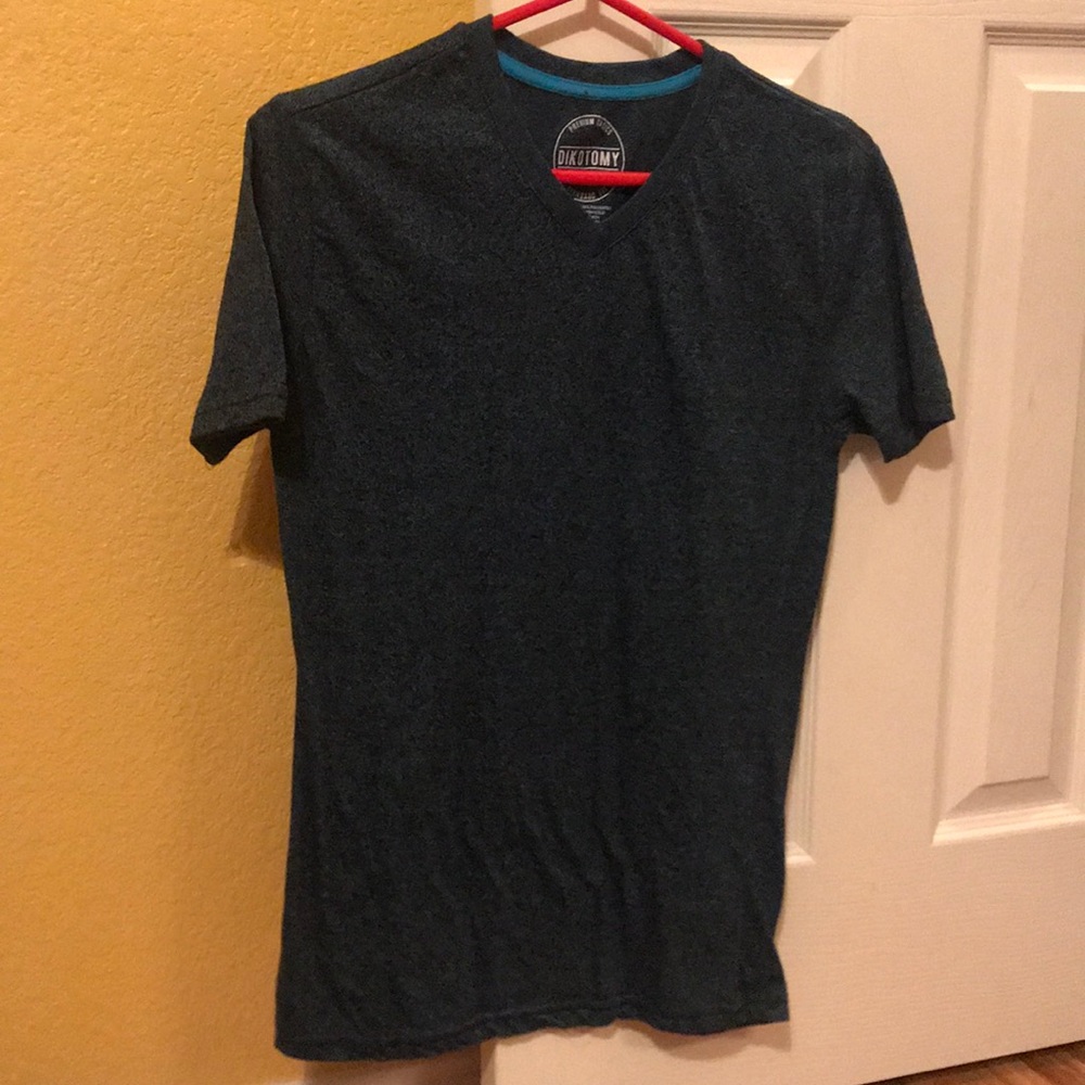 Dikotomy V-Neck Small Tee